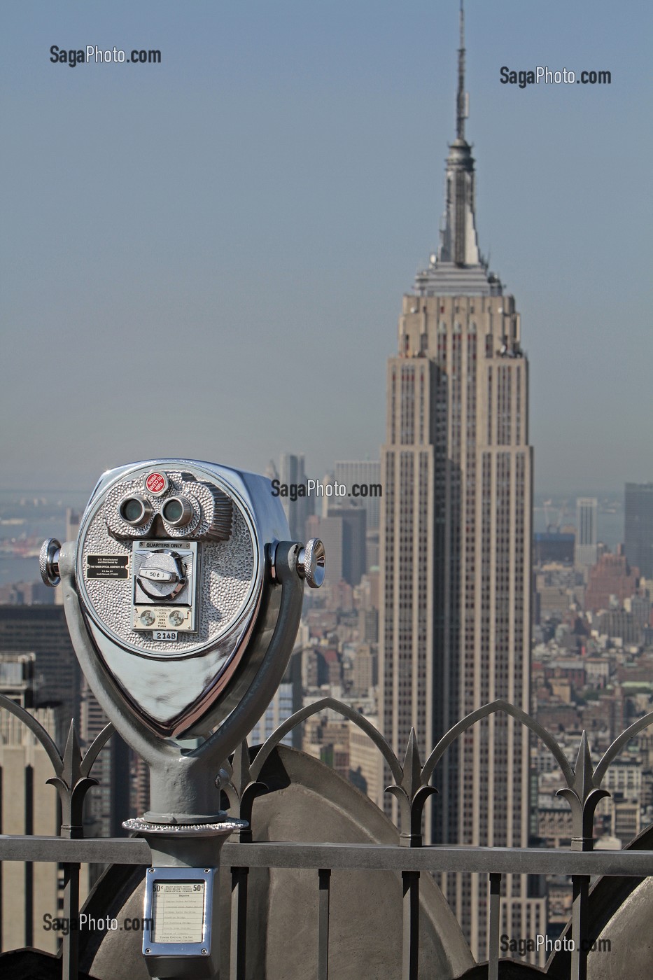 EMPIRE STATE BUILDING ET JUMELLES D'OBSERVATION DU TOP OF THE ROCK, TERRASSE PANORAMIQUE DU EG BUILDING, ROCKEFELLER CENTER, QUARTIER DE MIDTOWN, MANHATTAN, NEW YORK CITY, ETAT DE NEW YORK, ETATS-UNIS 