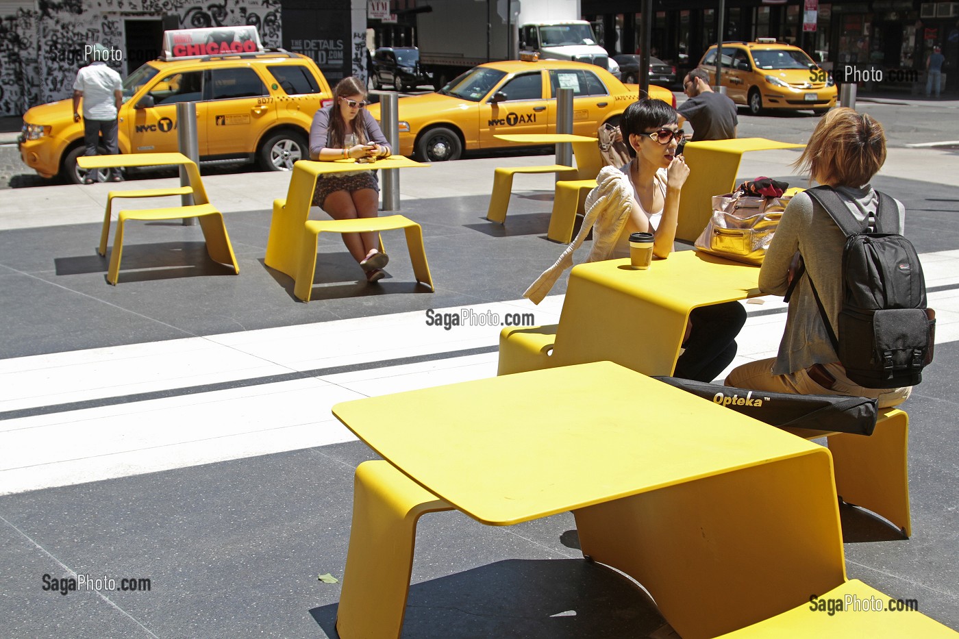 TERRASSE DE RESTAURANT PRES D'UNE STATION DE TAXIS NEW-YORKAIS, MEATPACKING DISTRICT, MANHATTAN, NEW YORK CITY, ETAT DE NEW YORK, ETATS-UNIS 