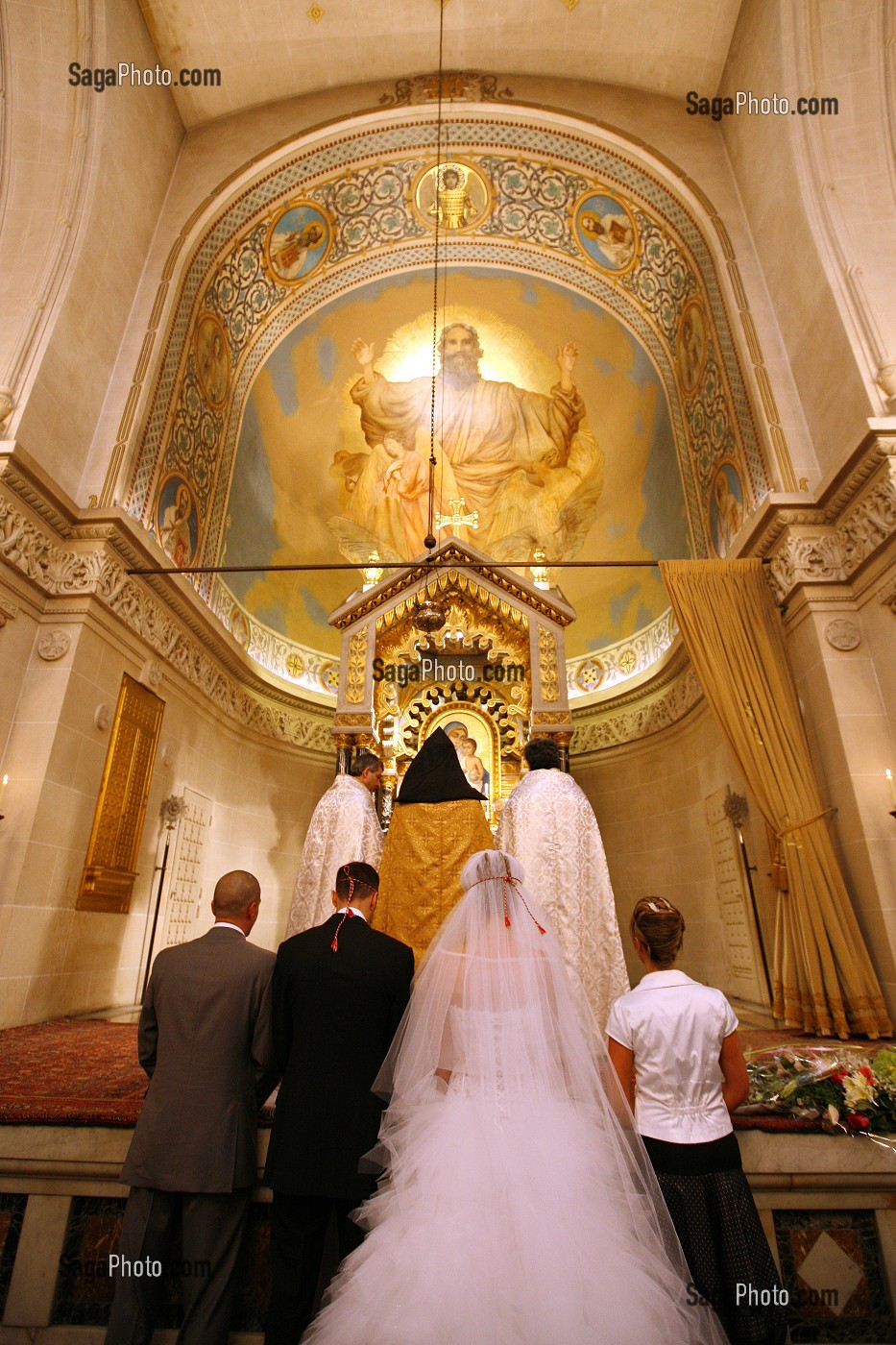 CEREMONIE DE MARIAGE A L'EGLISE ORTHODOXE, PARIS, FRANCE 