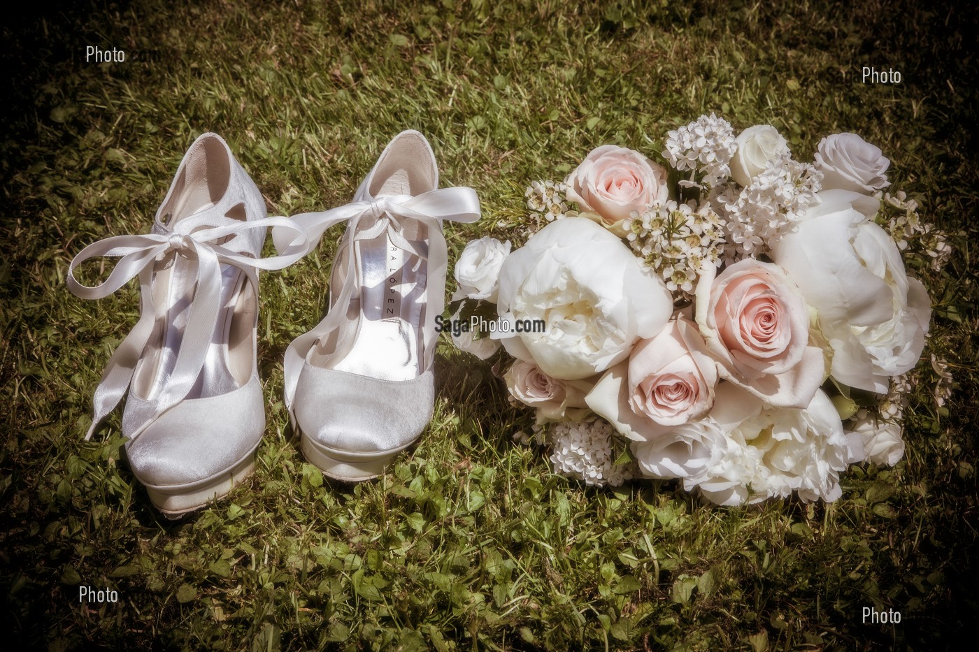 ILLUSTRATION MARIAGE, NATURE MORTE DE CHAUSSURES ET BOUQUET DE MARIEE 