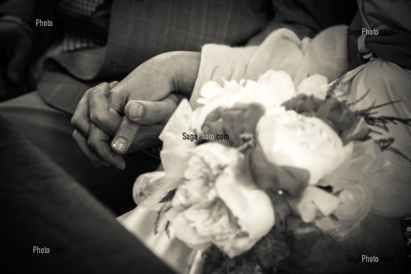 ILLUSTRATION CEREMONIE DE MARIAGE A L'EGLISE, BOUQUET DE LA MARIEE 