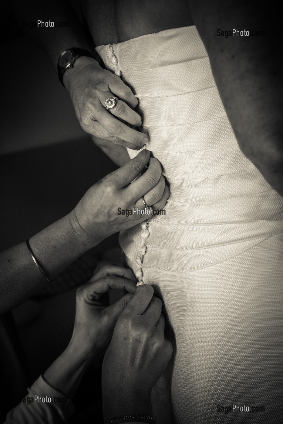 ILLUSTRATION MARIAGE, HABILLAGE DE LA MARIEE 