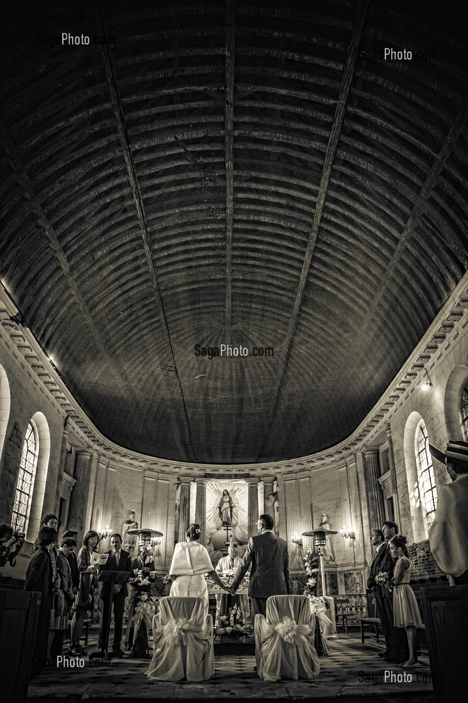 CEREMONIE RELIGIEUSE DE MARIAGE, EGLISE SAINT-JULIEN DE BOIS-NORMAND-PRES-LYRE, EURE (27), FRANCE 