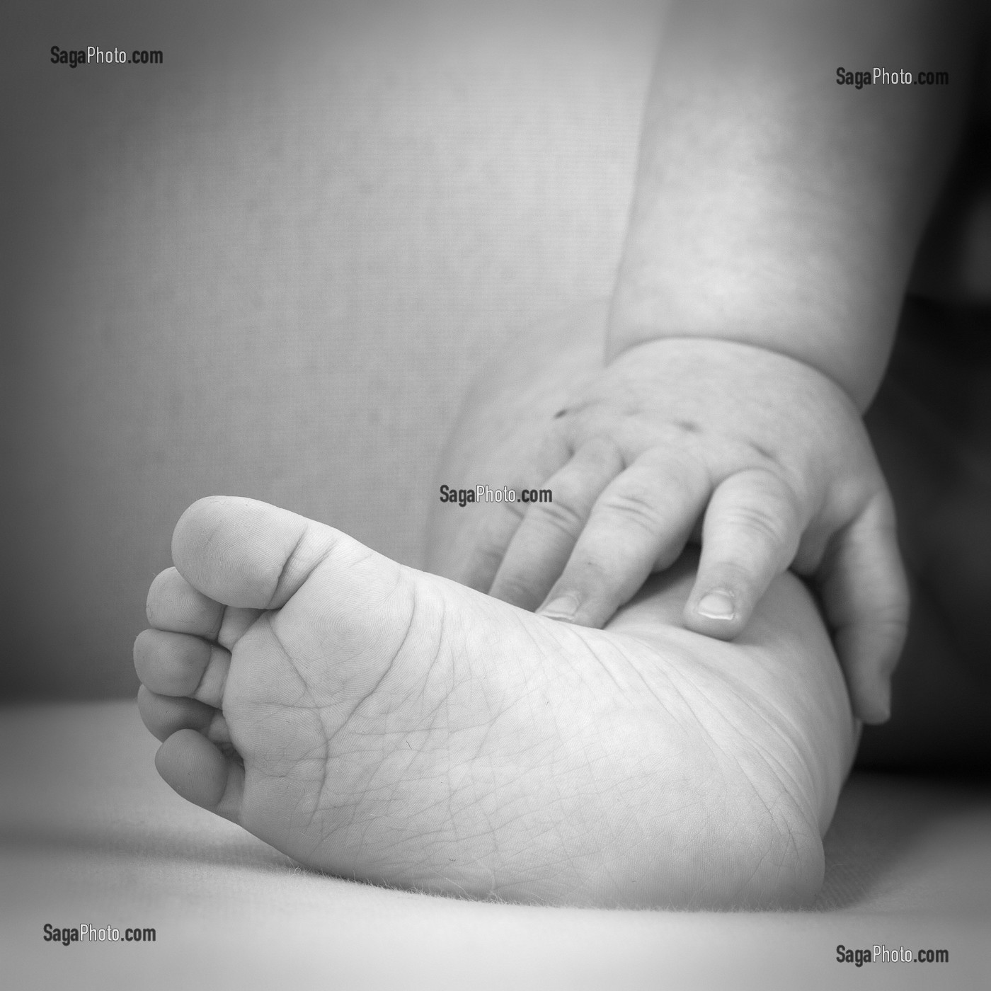 ILLUSTRATION SUR LES BEBES, PIED ET MAIN 