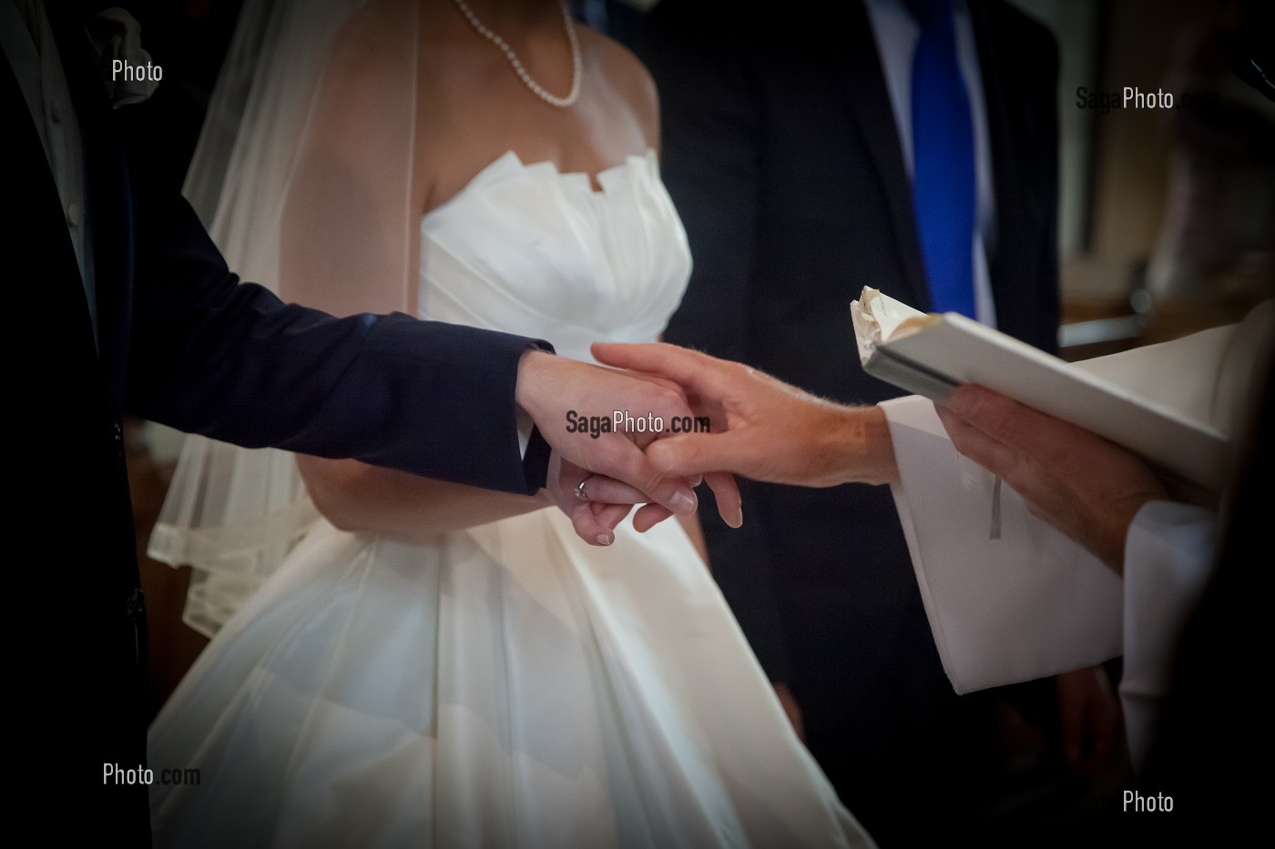 ECHANGE DES VOEUX, CEREMONIE RELIGIEUSE DE MARIAGE, EGLISE DE BOISSY-LES-PERCHE, EURE ET LOIR (28), FRANCE 