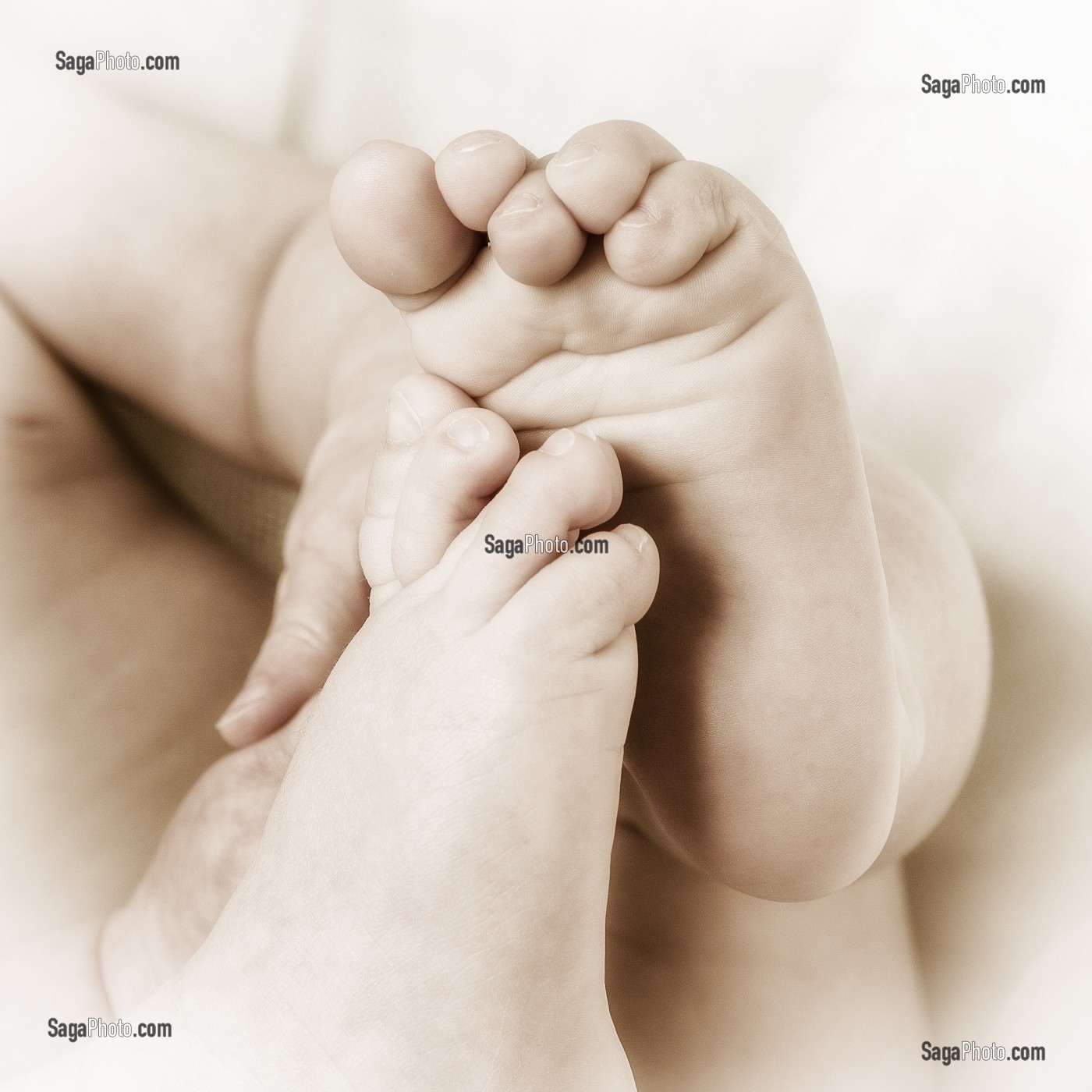 ILLUSTRATION SUR LES BEBES, PIEDS DE BEBE 