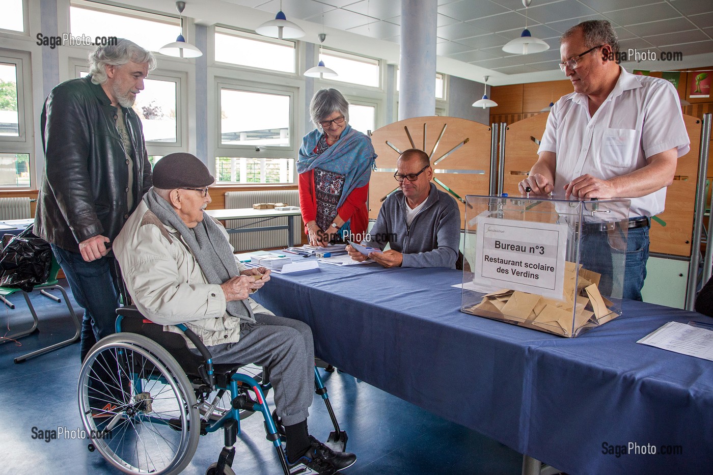 BUREAU DE VOTE, BOURGES, (18) CHER, CENTRE, FRANCE 