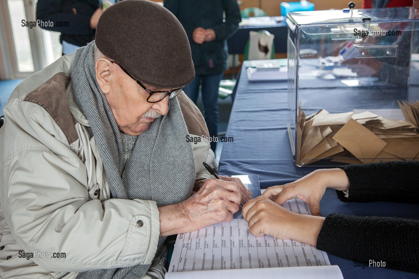 BUREAU DE VOTE, BOURGES, (18) CHER, CENTRE, FRANCE 