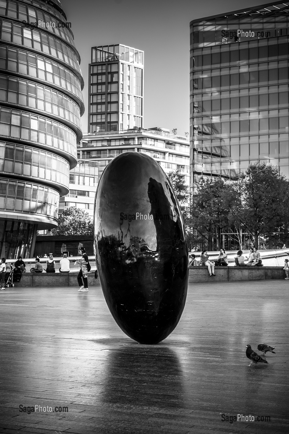 ARRET COMPLET SLIPSTREAM SCULPTURE DE FIONA BANNER, MORE LONDON RIVERSIDE, THIRD SPACE, LONDRES, GRANDE-BRETAGNE, EUROPE 