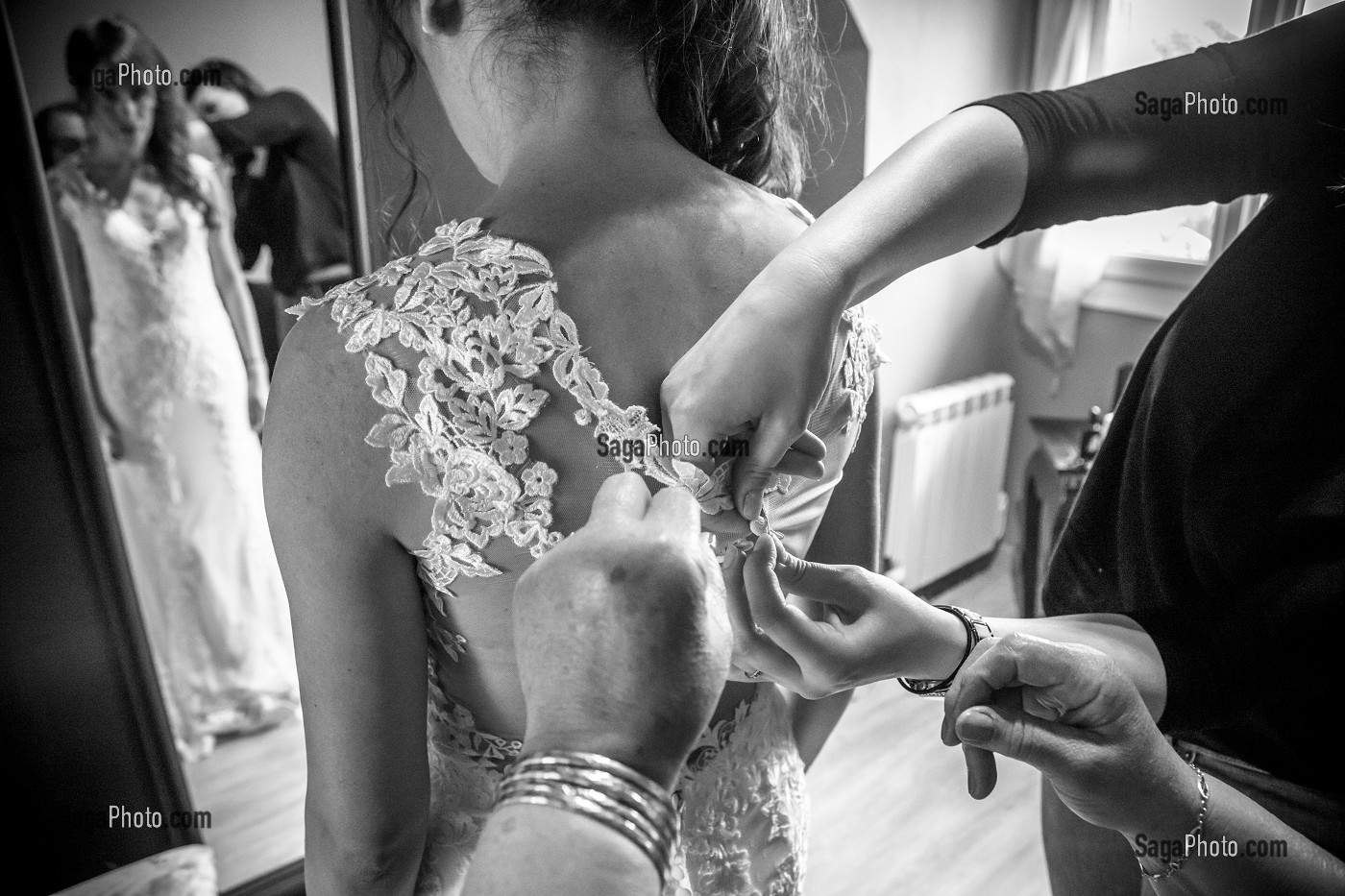 HABILLAGE, PREPARATIFS DE LA MARIEE, REPORTAGE DE MARIAGE 