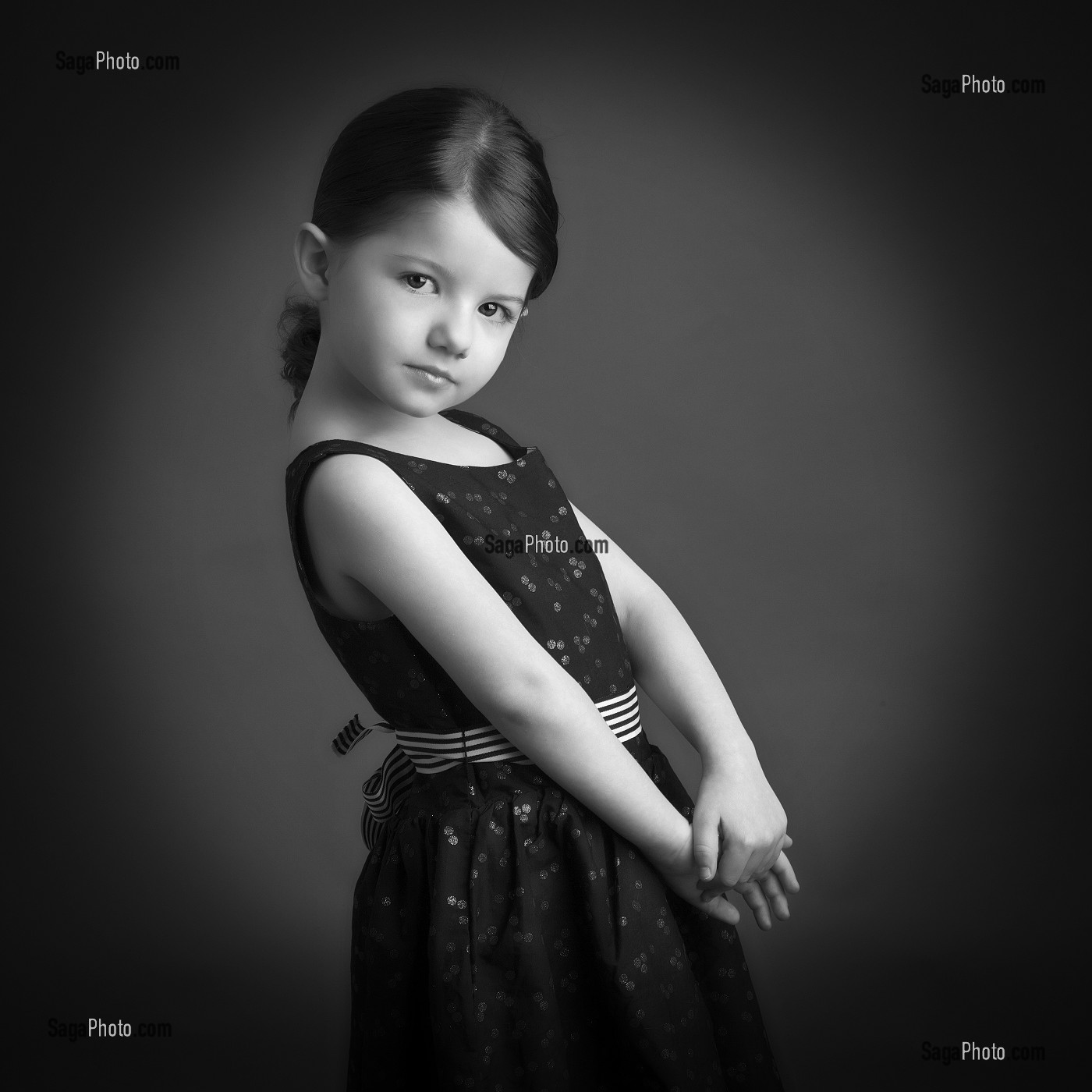 JEUNE ENFANT EN STUDIO 