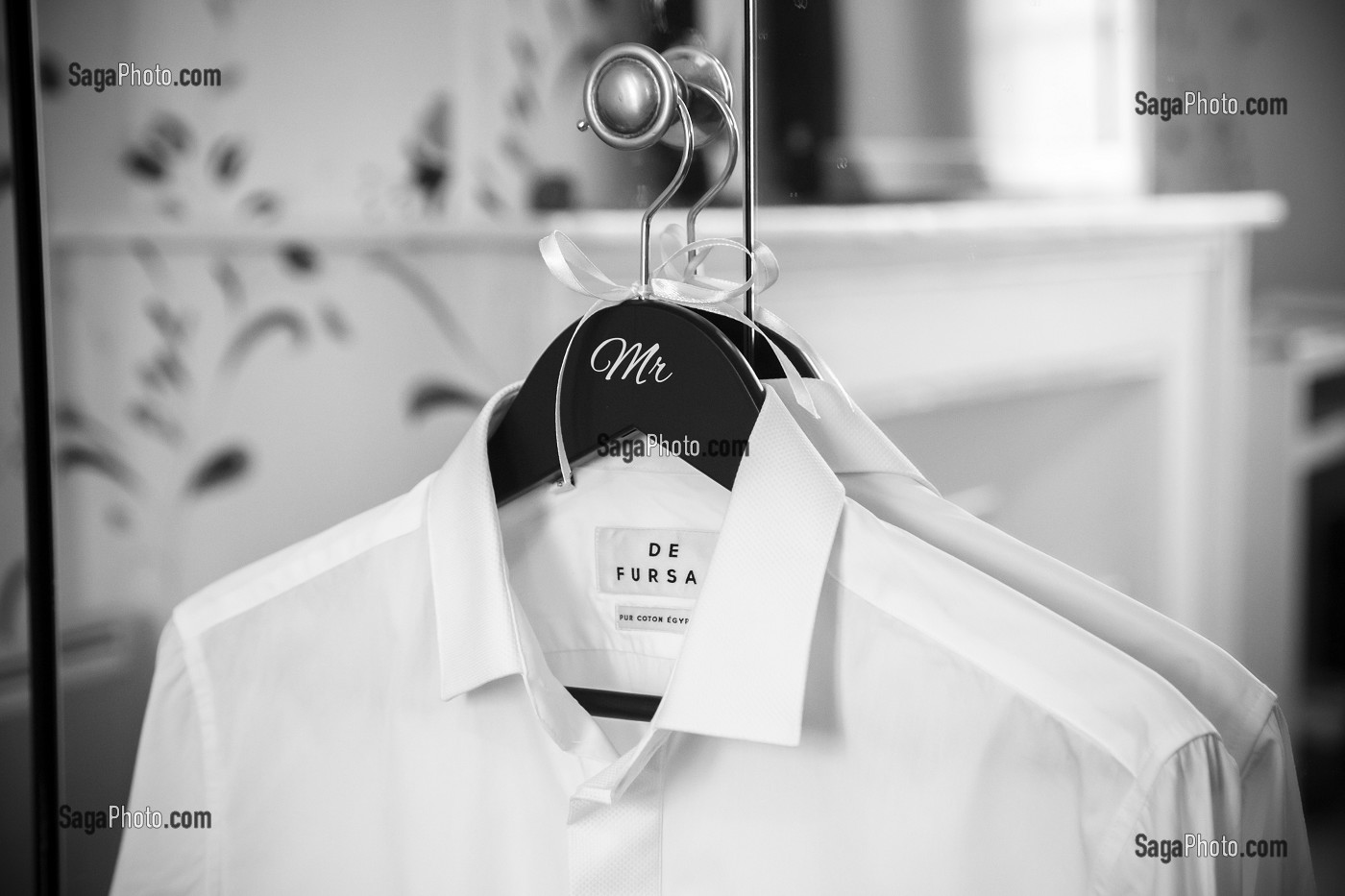 CHEMISE SUR CINTRE DU MARIE, MARQUE DE FURSAC, REPORTAGE DE MARIAGE 