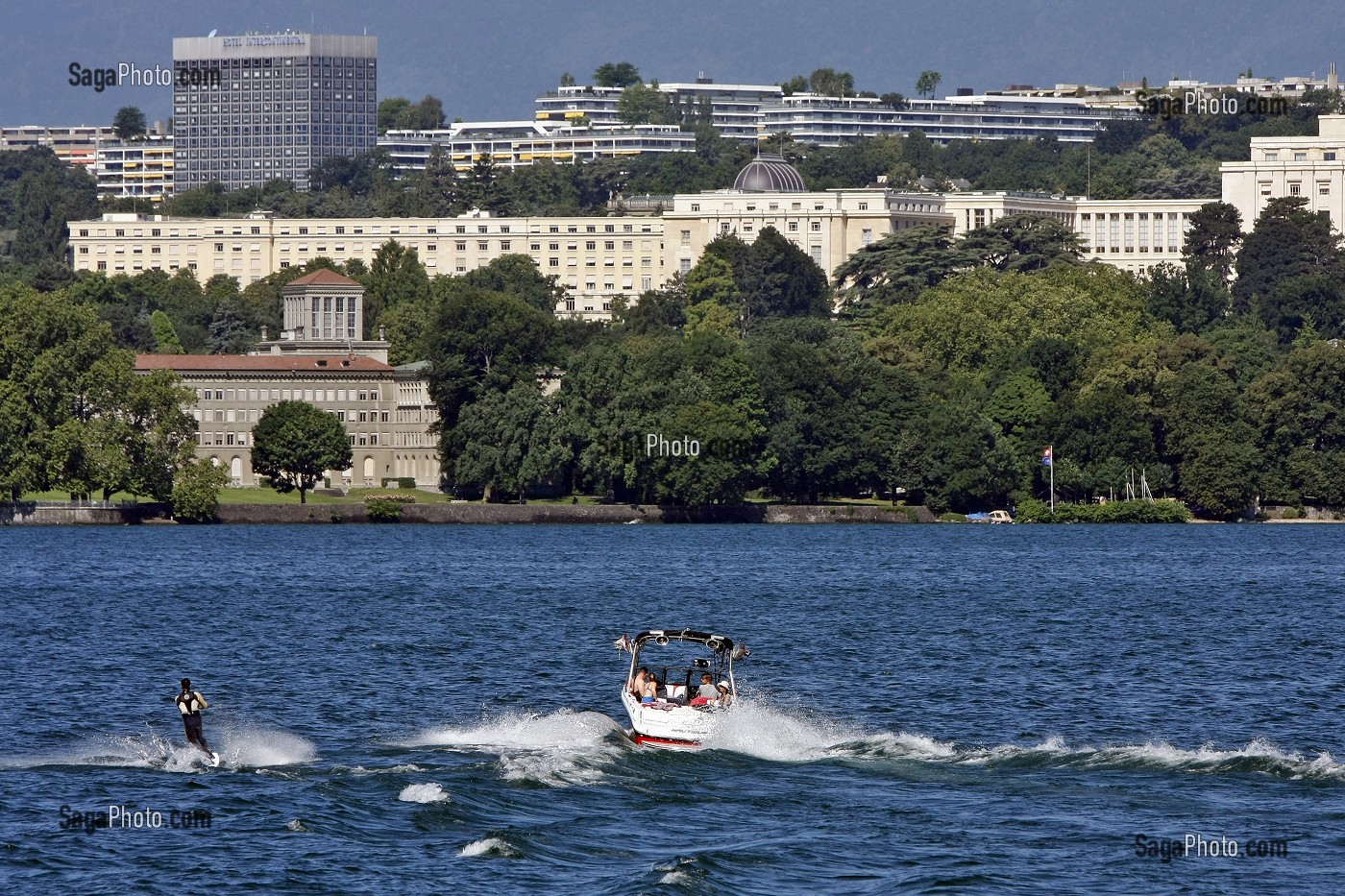  WATERSKIING ON LAKE GENEVA IN FRONT OF THE PALACE OF NATIONS, (UNO) GENEVA, SWITZERLAND