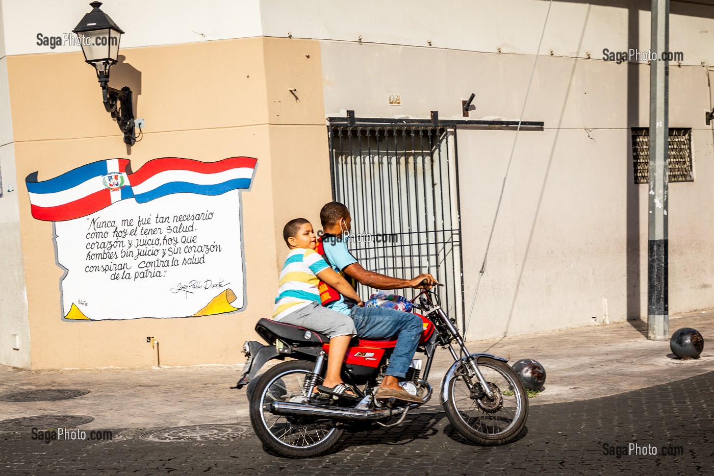  MOTORCYCLE TAXI, COLONIAL QUARTER LISTED AS A WORLD HERITAGE SITE BY UNESCO, SANTO DOMINGO, DOMINICAN REPUBLIC