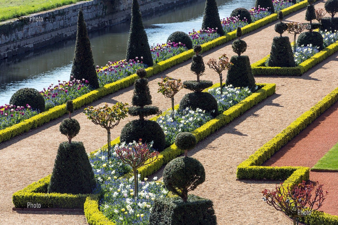 photo de DETAIL DU JARDIN A LA FRANCAISE REALISE SUIVANT LES PLANS DU ...