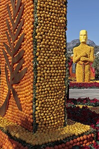 TROPHEE DES OSCARS D'HOLLYWOOD, EXPOSITION DE MOTIFS GEANTS EN AGRUMES SUR LE THEME DU CINEMA, FETE DU CITRON, JARDIN BIOVES, MENTON, ALPES-MARITIMES (06), FRANCE 
