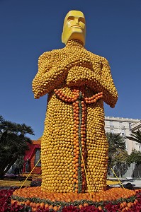 TROPHEE DES OSCARS D'HOLLYWOOD, EXPOSITION DE MOTIFS GEANTS EN AGRUMES SUR LE THEME DU CINEMA, FETE DU CITRON, JARDIN BIOVES, MENTON, ALPES-MARITIMES (06), FRANCE 