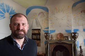 PORTRAIT DE ERIC MARTEAU, GARDIEN DE VILLA SANTO SOSPIR DECOREE ENTIEREMENT PAR JEAN COCTEAU, SAINT-JEAN-CAP-FERRAT, ALPES-MARITIMES (06), FRANCE 