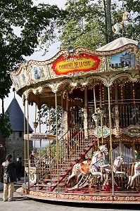 MANEGE A CHEVAUX DE BOIS, CARROUSEL DE LA CITE, CITE MEDIEVALE DE CARCASSONNE, AUDE (11), FRANCE 