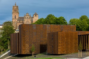 MUSEE SOULAGES, ABRITE LA PLUS GRANDE COLLECTION AU MONDE DE L'ARTISTE, IL A LEGUE A SA VILLE NATALE, PLUS DE 500 OEUVRES, PEINTURES, EAUX-FORTES, SERIGRAPHIES, LITHOGRAPHIES, RODEZ, (12) AVEYRON, MIDI-PYRENEES, FRANCE 