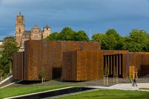 MUSEE SOULAGES, ABRITE LA PLUS GRANDE COLLECTION AU MONDE DE L'ARTISTE, IL A LEGUE A SA VILLE NATALE, PLUS DE 500 OEUVRES, PEINTURES, EAUX-FORTES, SERIGRAPHIES, LITHOGRAPHIES, RODEZ, (12) AVEYRON, MIDI-PYRENEES, FRANCE 