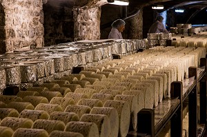 CAVE D'AFFINAGE DU FROMAGE ROQUEFORT, CAVE SOCIETE, GROUPE LACTALIS, (12) AVEYRON, MIDI-PYRENEES, FRANCE 
