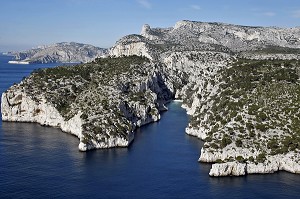 VUE AERIENNE DE LA CALANQUE D'EN VAU, CASSIS, BOUCHES-DU-RHONE (13), FRANCE 