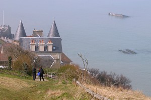 PORT ARTIFICIEL, ARROMANCHES, SITE DU DEBARQUEMENT DU 06 JUIN 1944, NORMANDIE, CALVADOS (14), NORMANDIE, FRANCE 