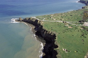 VUE AERIENNE DE LA POINTE DU HOC, SITE DU DEBARQUEMENT DU 6 JUIN 1944, CALVADOS (14), NORMANDIE, FRANCE 