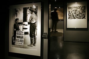 AFFICHE ANNONCANT LE DEBUT DE LA GUERRE, SITE DU DEBARQUEMENT DU 6 JUIN 1944, MEMORIAL DE CAEN, CALVADOS (14), NORMANDIE, FRANCE 