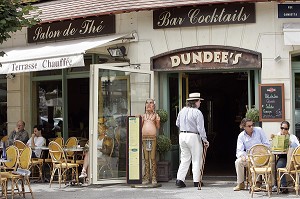 TERRASSE DU CAFE, SALON DE THE 'LE DUNDEE'S', DEAUVILLE, CALVADOS (14), NORMANDIE, FRANCE 