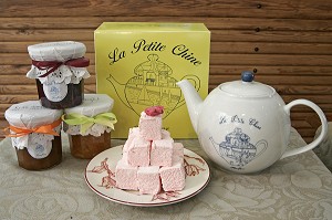 PATISSERIE ET SALON DE THE 'LA PETITE CHINE', HONFLEUR, CALVADOS (14), NORMANDIE, FRANCE 