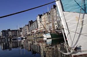 LE VIEUX BASSIN, PORT DE HONFLEUR, CALVADOS (14), NORMANDIE, FRANCE 