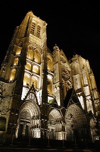 CATHEDRALE SAINT-ETIENNE, VUE DE NUIT, BOURGES, CHER (18), FRANCE 