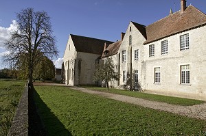 REFECTOIRE, EXTERIEUR, ABBAYE DE NOIRLAC, CHER (18), FRANCE 