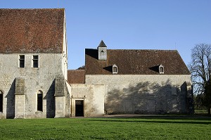 CELLIER ET REFECTOIRE, EXTERIEUR, ABBAYE DE NOIRLAC, CHER (18), FRANCE 