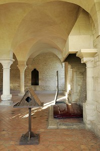 REFECTOIRE DES MOINES, INTERIEUR, ABBAYE DE NOIRLAC, CHER (18), FRANCE 