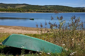 PECHEURS SUR LE LAC DE PANTHIER, COTE D’OR (21), BOURGOGNE, FRANCE 