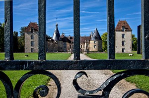 CHATEAU DE COMMARIN, SUCCESSIVEMENT MAISON FORTE (12EME SIECLE), CHATEAU FORT (14EME SIECLE) ET RESIDENCE D'AGREMENT (A PARTIR DU 15EME SIECLE), COMMARIN, COTE D’OR (21), BOURGOGNE, FRANCE 