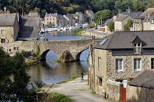VIEUX PONT SUR LA RANCE, QUARTIER DU PORT, VILLE MEDIEVALE DE DINAN, COTES D'ARMOR (22), BRETAGNE, FRANCE 