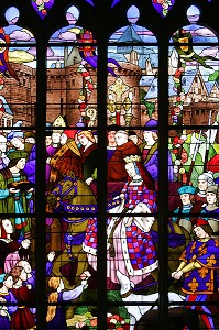 VITRAIL REPRESENTANT ANNE DE BRETAGNE ENTRANT DANS DINAN EN 1503, EGLISE SAINT-MALO, VILLE MEDIEVALE DE DINAN, COTES D'ARMOR (22), FRANCE 