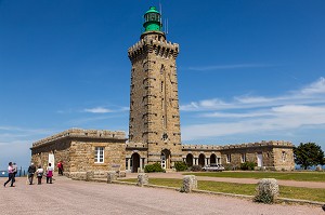 LE PHARE MARITIME DU CAP FREHEL A ETE CONSTRUIT DE 1946 A 1950 SUR LA POINTE DU CAP FREHEL, IL ECLAIRE ET SECURISE LE PASSAGE DE LA BAIE DE SAINT-BRIEUC VERS LA RADE SAINT-MALO, PLEVENON, (22) COTES-D’ARMOR, BRETAGNE, FRANCE 