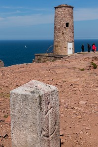 SITE D'EXCEPTION, LE CAP FREHEL ET SES FALAISES DE GRES ROSE ET DE SCHISTE, DOMINE LA MER A PLUS DE 70M DE HAUTEUR, PLEVENON, (22) COTES-D’ARMOR, BRETAGNE, FRANCE 