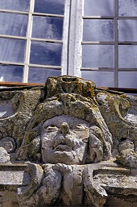 DETAIL DES STATUES, CHATEAU DE BEAUMESNIL, EURE (27), NORMANDIE, FRANCE 