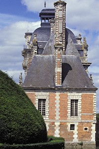 VUE DE L'AILLE GAUCHE DU CHATEAU DE BEAUMESNIL, EURE (27), NORMANDIE, FRANCE 