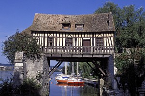 LE VIEUX MOULIN, ANCIEN MOULIN A EAU, ARCHITECTURE NORMANDE, VERNON, EURE (27), NORMANDIE, FRANCE 