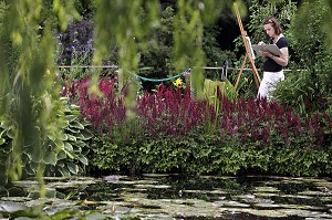 ATELIER DE PEINTURE PATRICIA DODIN, JARDIN DE CLAUDE MONET, GIVERNY, EURE (27), FRANCE 