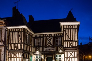 FACADE DE LA BIBLIOTHEQUE EN COLOMBAGES, RUGLES (27), FRANCE 