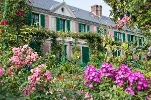 JARDIN DU CLOS NORMAND ET MAISON DU PEINTRE IMPRESSIONNISTE CLAUDE MONET, GIVERNY, EURE (27), NORMANDIE, FRANCE 
