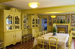 LA SALLE A MANGER JAUNE ET LES ESTAMPES JAPONAISES, MAISON DU PEINTRE IMPRESSIONNISTE CLAUDE MONET, GIVERNY, EURE (27), NORMANDIE, FRANCE 